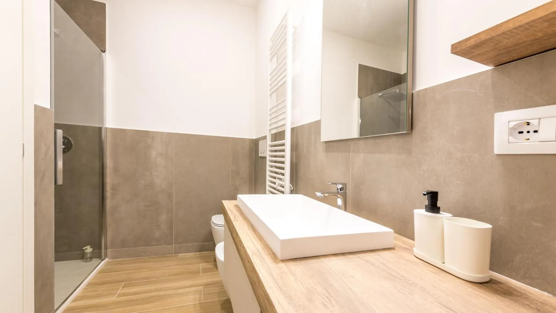 Guest Planet - Fondazione Prada'S Two Rooms Suite Milan Italie